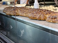 IMG 4095  Alligator bread at the Boudin Bakery at Fisherman's Wharf : flowers