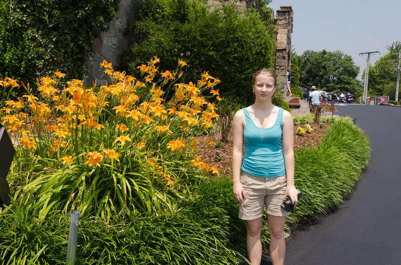 _DSC6714.jpg - Teagan outside Ruby Falls building