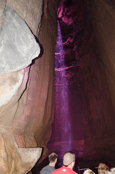 _DSC6760.jpg - Approaching Ruby Falls