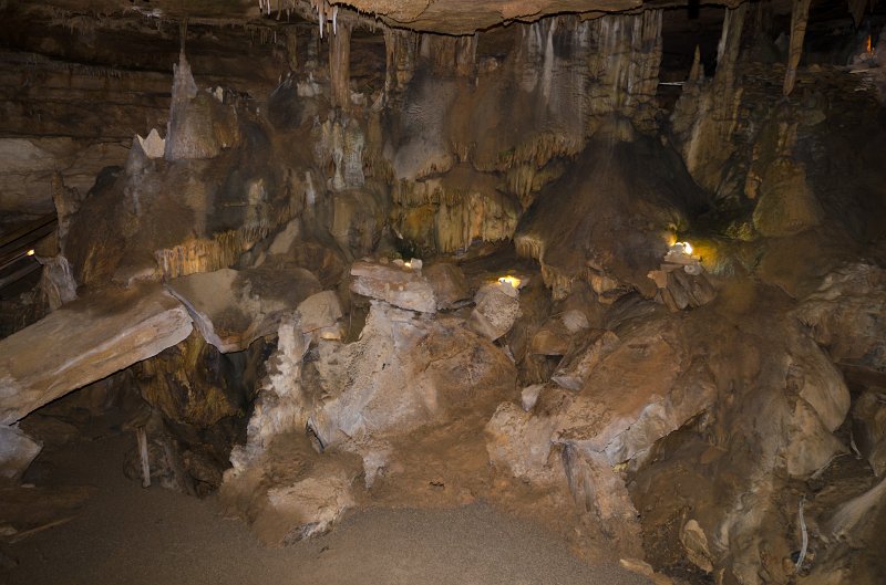 _DSC6936.jpg - The huge Crystal Palace at Raccoon Mountain Cavern
