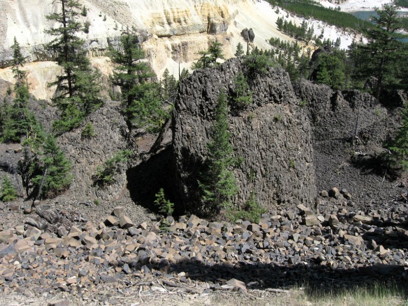 IMG_5070.jpg - Part of the Devil's Den basalt formation above Tower Fall