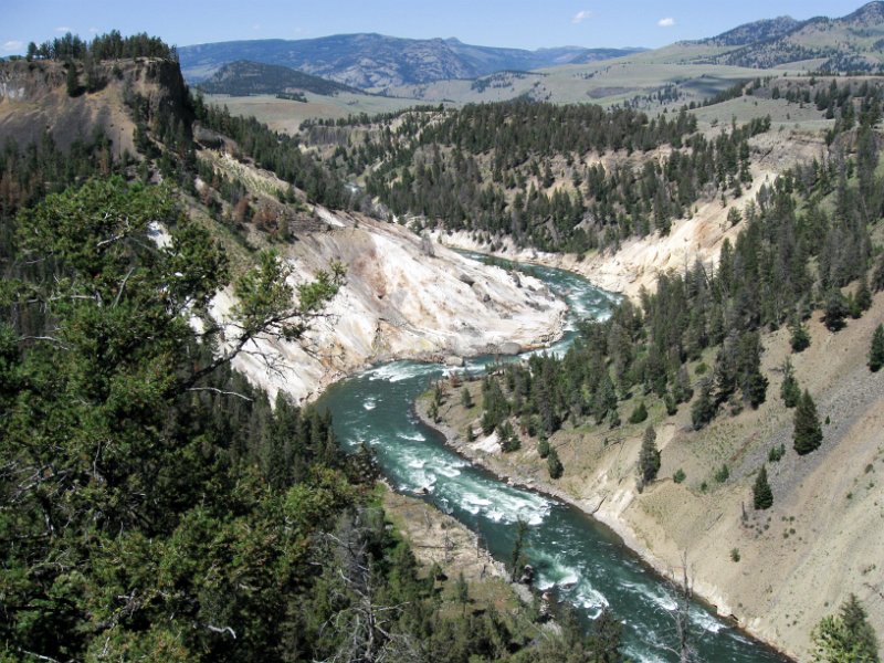 IMG_5075.jpg - Bumpus Butte (top left) above Calcite Springs on the Yellowstone River