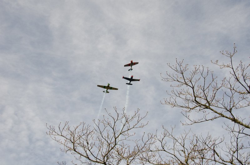 DSC_8358.jpg - Aircraft performing the missing man flyby during graveside service at Clinton Cemetery