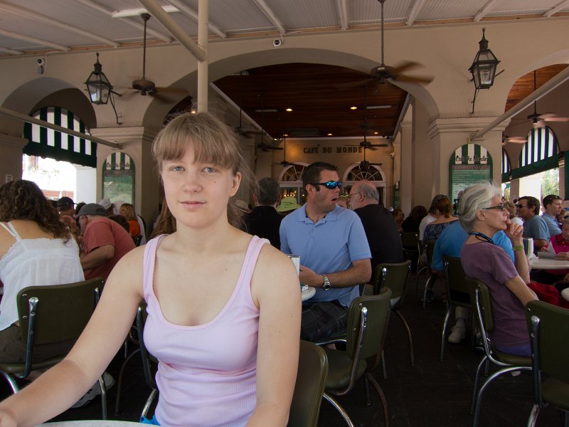 IMG_0124.jpg - Teagan at Cafe du Monde