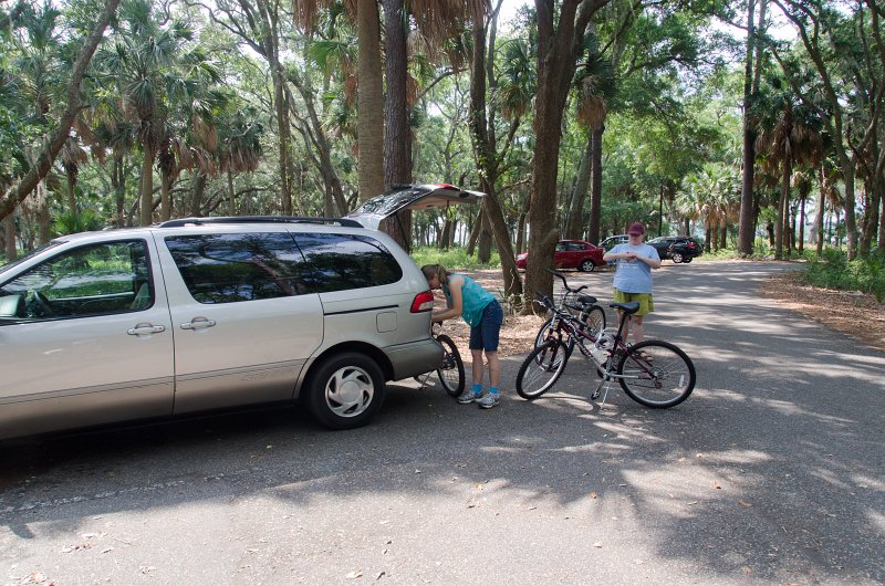 DSC_9018.jpg - Getting ready for a little cycling on Pinckney Island