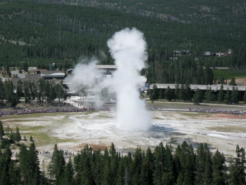 IMG_4405.jpg - Old Faithful seen from the Observation Point Trail