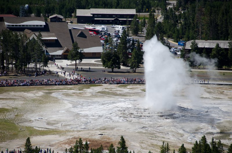 _DSC7208.jpg - Old Faithful seen from the Observation Point Trail
