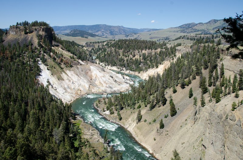 _DSC7677.jpg - Bumpus Butte (top left) above Calcite Springs on the Yellowstone River