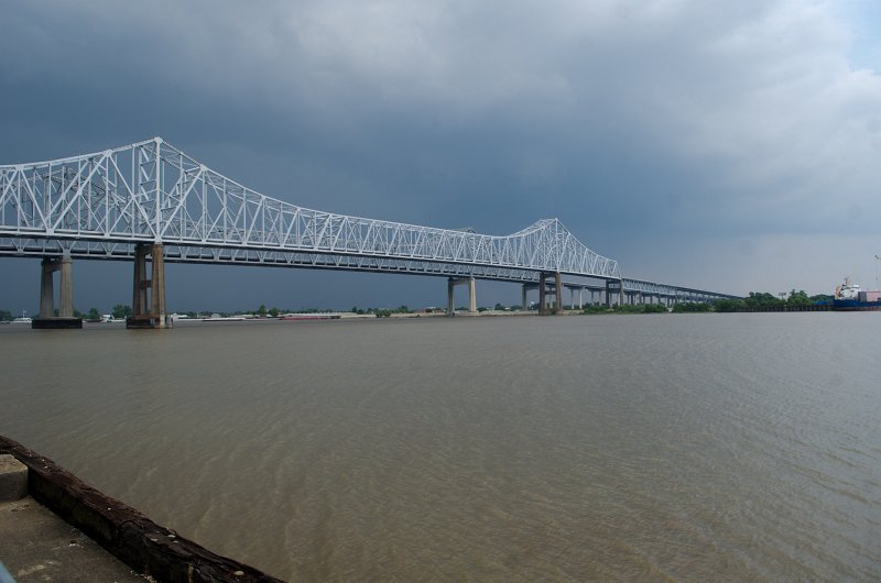 DSC_8771.jpg - The Crescent City Connection (Greater New Orleans Bridge) seen from Mardi Gras World during a storm
